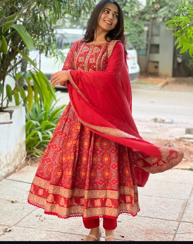 Embroidered Ethnic Suit Set view 2